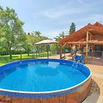 House Woody With Private Pool - Biro Tours Nr 88 بيت للعطل *