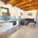 House Woody With Private Pool - Biro Tours Nr 88