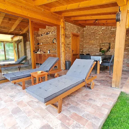 House Woody With Private Pool - Biro Tours Nr 88