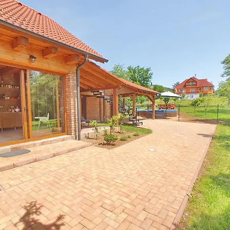 Prázdninový dům House Woody With Private Pool - Biro Tours Nr 88 Vonyarcvashegy