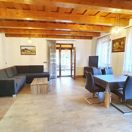 House Woody With Private Pool - Biro Tours Nr 88 別荘 ボニャルツバシュ