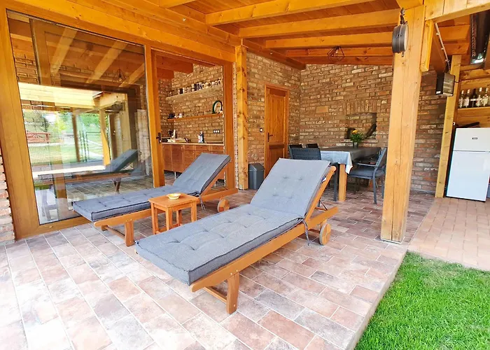 House Woody With Private Pool - Biro Tours Nr 88
